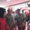 Bupati Jombang, Warsubi, bersama Komandan Korem 082/Citra Panca Yudha Jaya (CPYJ), Kolonel Inf. Batara Alex Bulo, melakukan peninjauan operasi 8 gerai KDKMP di Mojoagung dan Mojowarno, Jumat pagi 16 Oktober 2026.