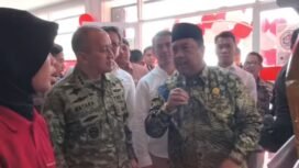 Bupati Jombang, Warsubi, bersama Komandan Korem 082/Citra Panca Yudha Jaya (CPYJ), Kolonel Inf. Batara Alex Bulo, melakukan peninjauan operasi 8 gerai KDKMP di Mojoagung dan Mojowarno, Jumat pagi 16 Oktober 2026.