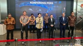 OJK jatuhkan sanksi denda Rp2,5 triliun kepada tiga emiten di Pasar Modal Indonesia, milik Prajogo Panggestu dan Keluarga Eka Tjipta Wijaya. Foto: antara