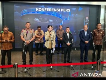 OJK jatuhkan sanksi denda Rp2,5 triliun kepada tiga emiten di Pasar Modal Indonesia, milik Prajogo Panggestu dan Keluarga Eka Tjipta Wijaya. Foto: antara