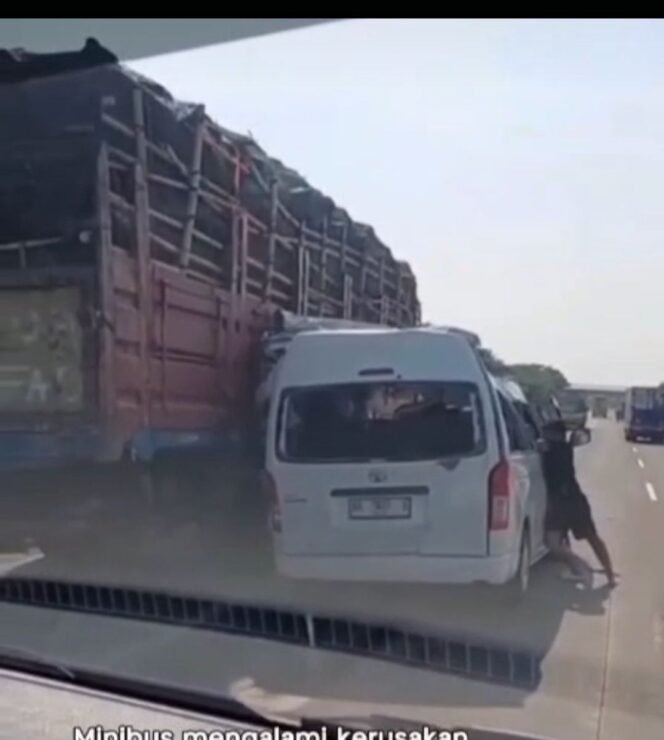 
					Empat orang suporter PSS Sleman tewas, akibat kecelakaan di tol Saradan, Madiun, Minggu, 18 Oktober 2026. Foto: ist