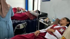 Suadan riuh saat sekitar 100 siswa SDN Kalijaga Virebon, Jawa Barat, keracunan MBG, Selasa, 20 Oktober 2026. Foto: ist