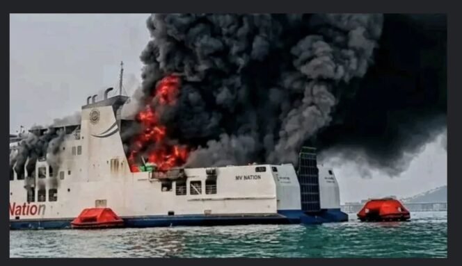 
					SAR gabungan berhasil mengevakuasi 460 orang  yang berada di atas kapal KM.Batumandi yang terbakar di selat Sunda, Selasa, 20 Oktober 2026. Foto: ist