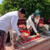 Bupati H Warsubi bersama jajaran pejabat di di lingkugan pemkab Jombang, melakukan ziarah dan nyekar di makam tokoh pendiri Jombang. Instagram@abahwarsubi