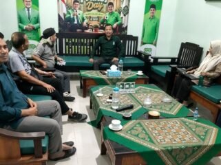 Program Fraksi Day PKB Jombang adalah upaya serap aspirasi masyarakat melalui siaran online dari Media Centre, Jumat, 23 Oktober 2026. Foto: priyo s.