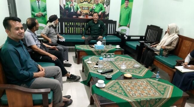 Program Fraksi Day PKB Jombang adalah upaya serap aspirasi masyarakat melalui siaran online dari Media Centre, Jumat, 23 Oktober 2026. Foto: priyo s.