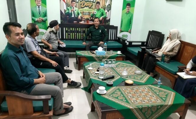 
					Program Fraksi Day PKB Jombang adalah upaya serap aspirasi masyarakat melalui siaran online dari Media Centre, Jumat, 23 Oktober 2026. Foto: priyo s.