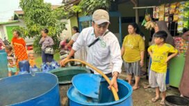 Untuk memperingati Hari Santri Nasional, BEM PTNU Nusantara gagas kerakan bantuan air bersih, satu di antaranya mengirim 1 jutan liter air betsih ke Ketapang, Kalbar. Foto: ist
