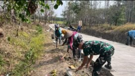 Kodim Jombang menerjunkan prajurit TMMD 130 untuk membantu percepatan pembangunan di desa Kliyih, Plandaan, Jombang. Foto: diskominfo pemkab jombang