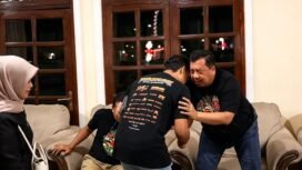 Hadi Atmaji (ketua DPRD) saat bertemu dengan Bupati Jombang, sebelum nonton penampilan de'Massiv, peringatan hari jadi Jombang, di alunalun Jonbang. Foto: instagram@dprd jombang