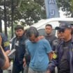 Berakhir sudah drama pelarian dan persembunyian Dwi Bagus Martono, 40, terduga pelaku mutilasi istri siri dan ana, 4, di Madiun. Ia ditangkap, Minggu, 25 Oktober 2026, sembunyi di rumah temannya di desa Mejoyolosari, Gudo, Jombang. Foto: ist