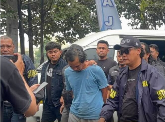
					Berakhir sudah drama pelarian dan persembunyian Dwi Bagus Martono, 40, terduga pelaku mutilasi istri siri dan ana, 4, di Madiun. Ia ditangkap, Minggu, 25 Oktober 2026, sembunyi di rumah temannya di desa Mejoyolosari, Gudo, Jombang. Foto: ist
